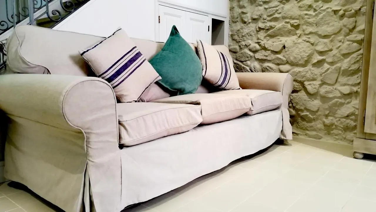 Moll House, The Hostel Palamos